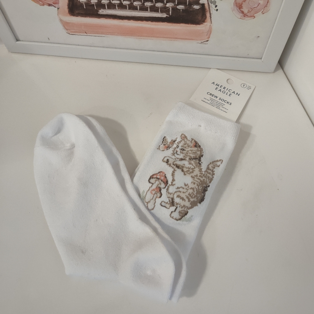 NWT American Eagle Outfitters Crew Socks White w/ Cat and Mushroom Design, OS - Picture 2 of 7